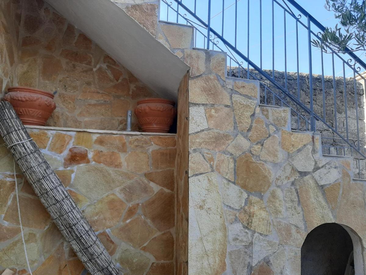Villa Aspros - Traditionell, Ruhig Und Strandnah Liapades Exterior photo